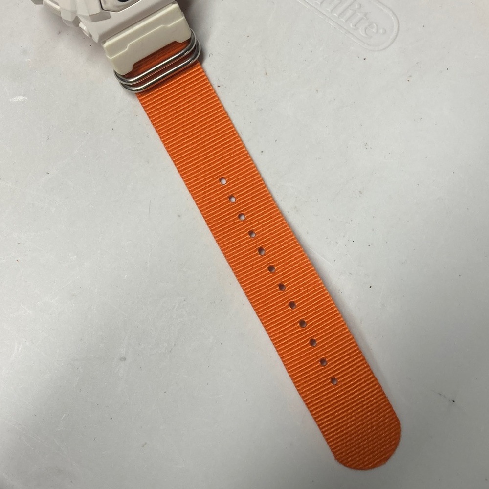 Casio Gshock G8900A, strap adapters, orange nato cloth strap, working battery - Picture 9 of 16